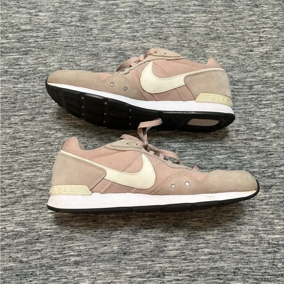 Nike Venture Runner Pink Oxford Running Shoes Ladies 11.5 - Picture 2 of 9